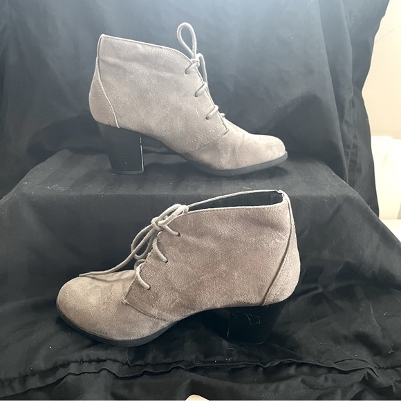 Women’s grey lace up bootie size 7 US - Picture 1 of 6